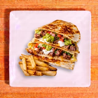 Combo Quesadilla Suprema + Papas + Bebida